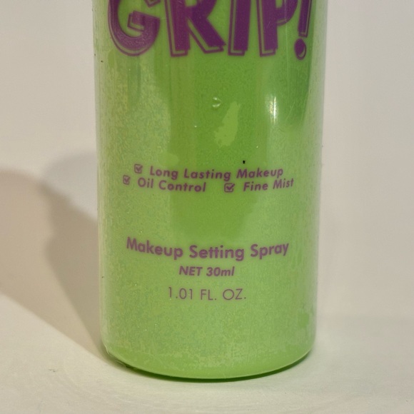 Dazzle Me Get a Grip Long Lasting Makeup Setting Spray 30 mL - Picture 5 of 5